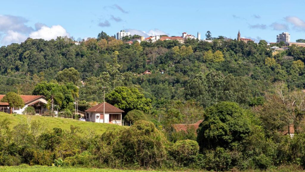 Essa cidade florida virou refúgio de quem busca qualidade de vida no Sul