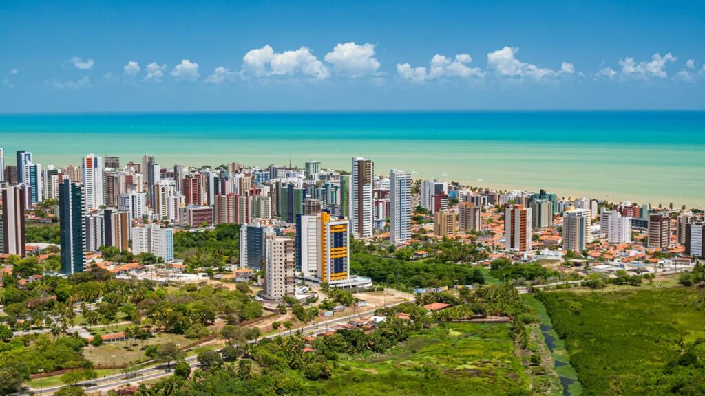 Viver de frente para o mar com tranquilidade é realidade nessa capital do Nordeste