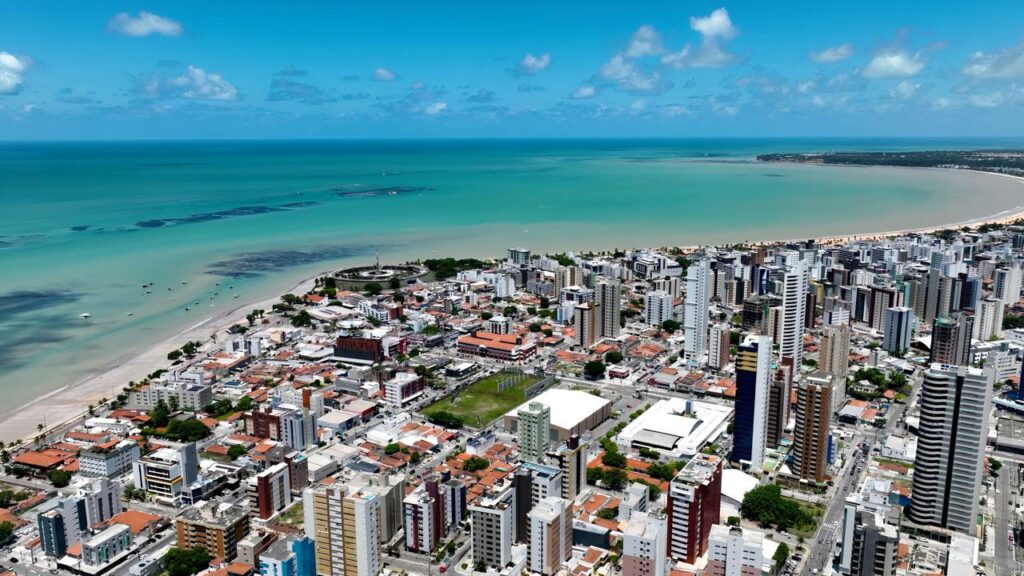Viver de frente para o mar com tranquilidade é realidade nessa capital do Nordeste