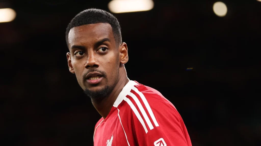 Jogador mais caro da história do Liverpool passa por cirurgia após grave lesão