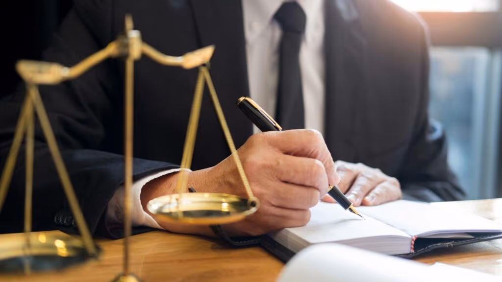 Juiz condena Estado por manter advogada com contratos temporários por mais de 15 anos