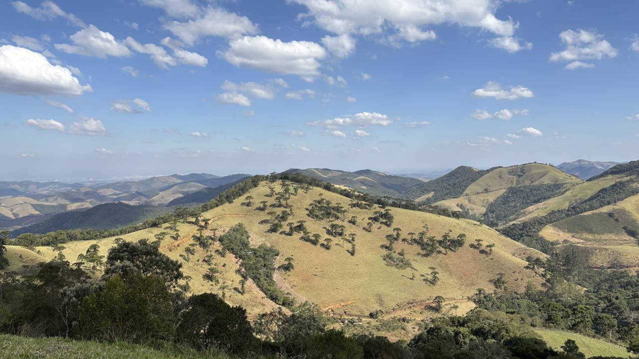 Achamos no Brasil uma vila isolada, aonde só se chega a pé ou a cavalo