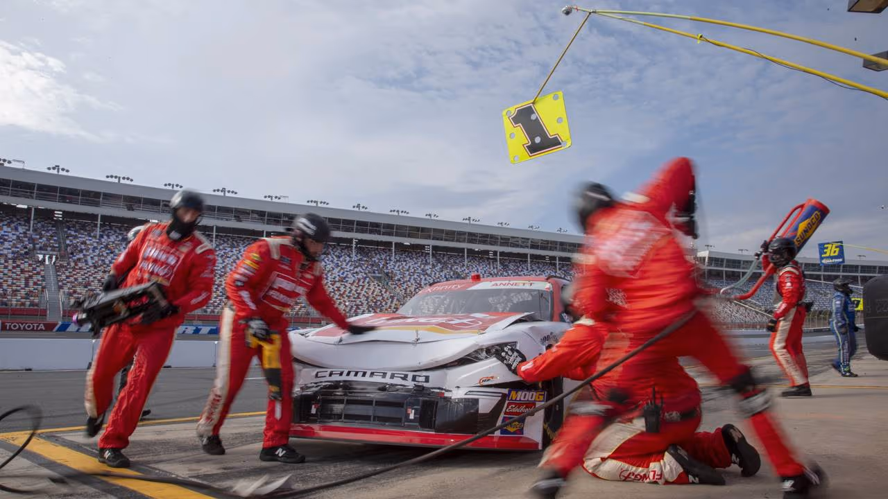 Morre com apenas 39 ex-piloto da Nascar, Michael Annett