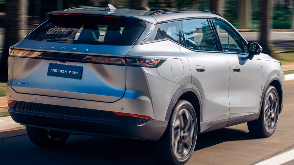 Omoda 7 PHEV 2026 chega com 1.200 km de autonomia para disputar com H6 e Song Plus
