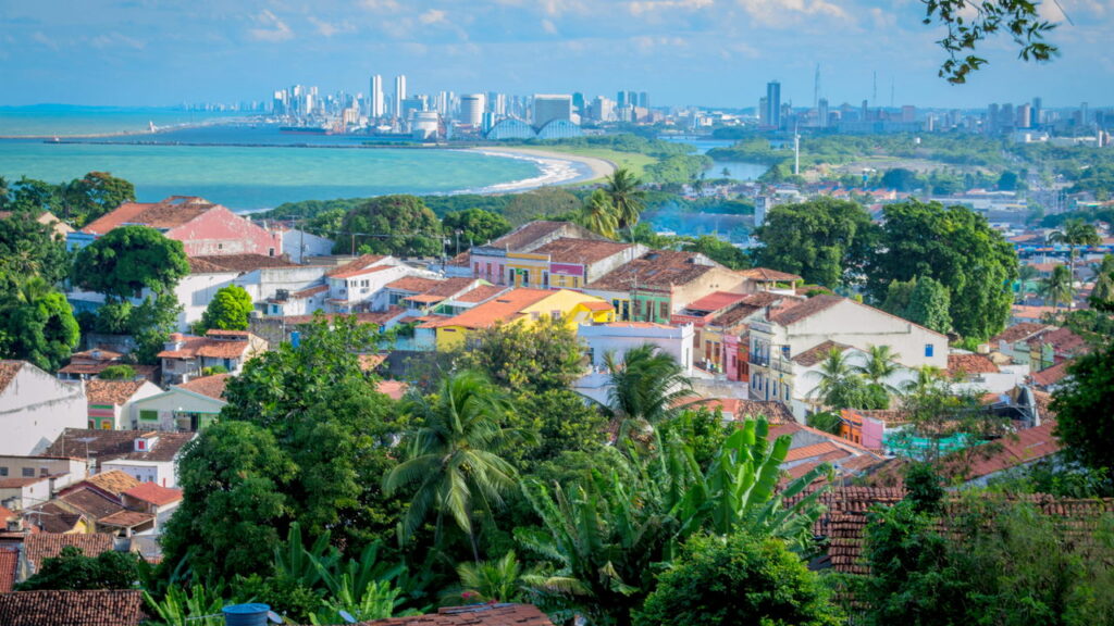 Essa cidade histórica ao lado de Recife oferece vista para o mar e uma vida que parece de outro século