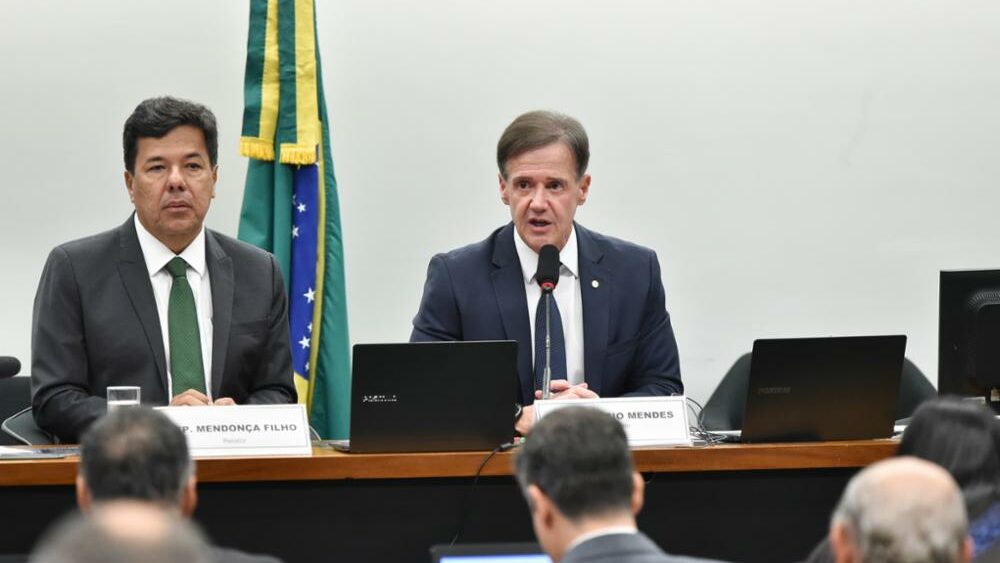 Câmara adia votação da PEC da Segurança Pública para 2026