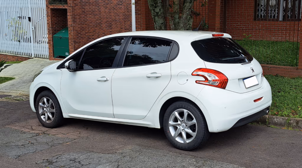 Quanto custa manter um Peugeot 208 1.5 2014 em 2025?