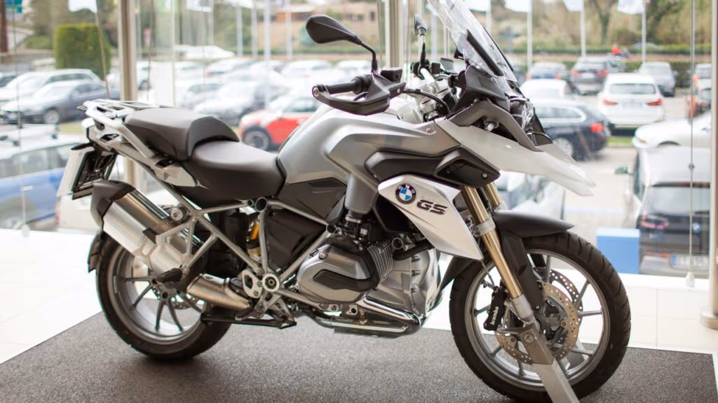 Quem pilota a R1200GS Rallye uma vez entende por que ela domina o mundo das trails