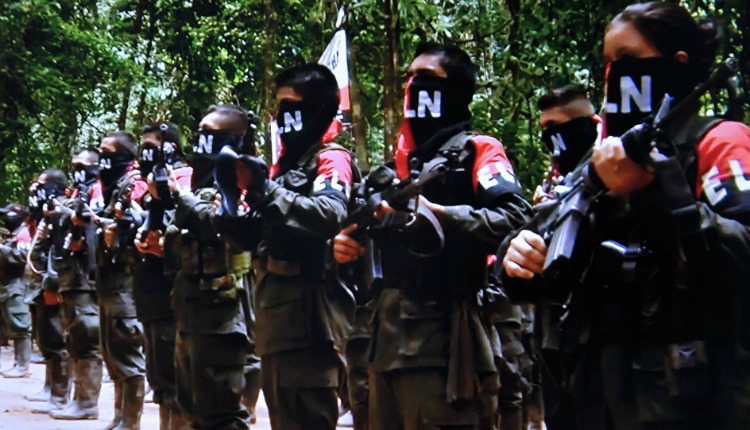 Em resposta a Trump, guerrilha colombiana impõe confinamento a civis