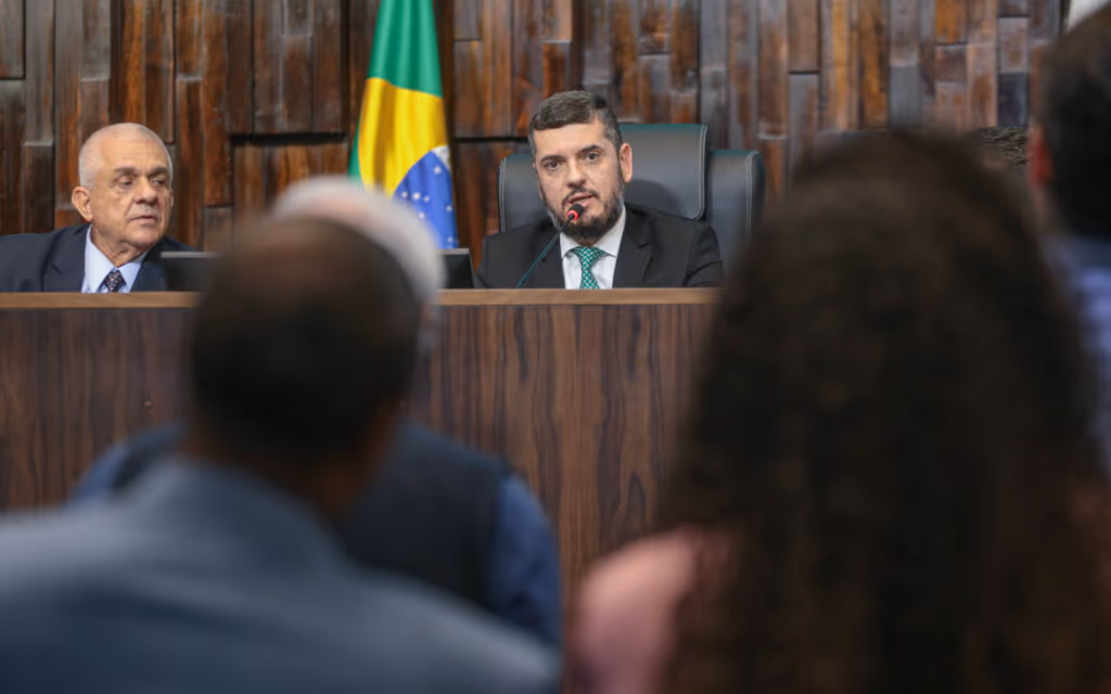 Crusoé: Crime e corporativismo