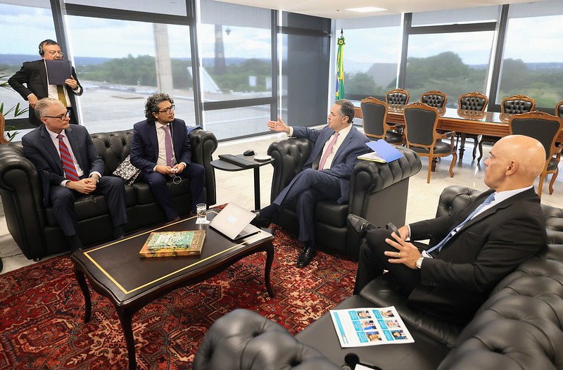 Crusoé: Troféu Óleo de Peroba para o Itamaraty