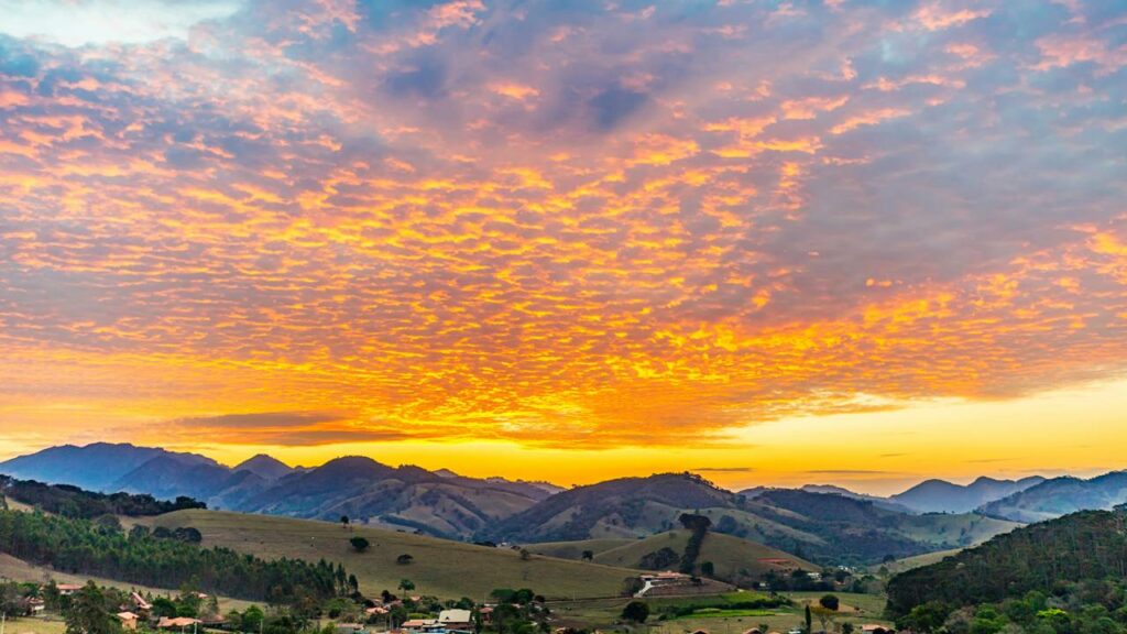 Essa cidade com menos de 12 mil habitantes oferece muita paz e tranquilidade com vista para montanhas inesquecíveis