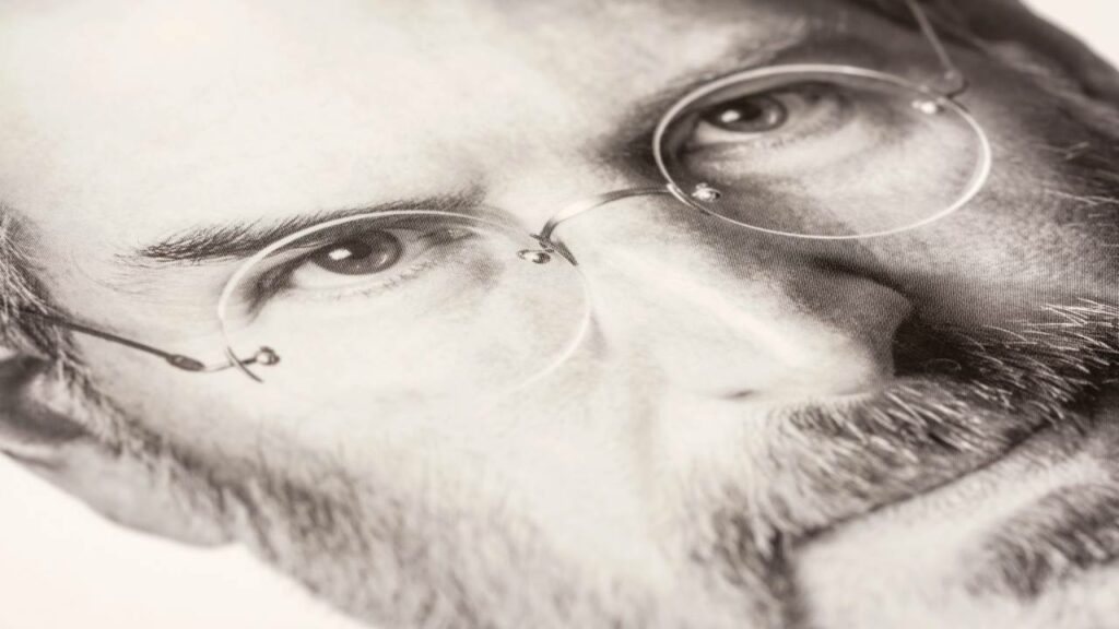 Substituir um “desculpa” por essa palavra demonstra inteligência emocional acima da média, segundo Steve Jobs