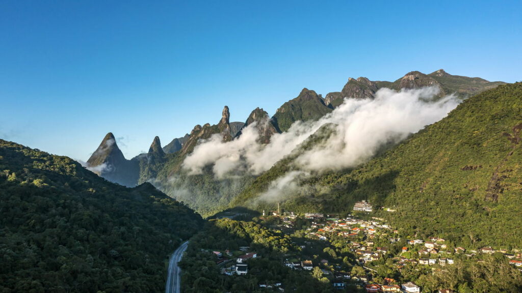 A cidade serrana que parece um pedaço da Suíça a 92 km do Rio e está entre as mais seguras do estado