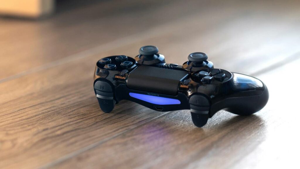 Uma pessoa sortuda comprou um PS4 por 5 euros em um varejista de usados e agora conseguir seu primeiro PlayStation