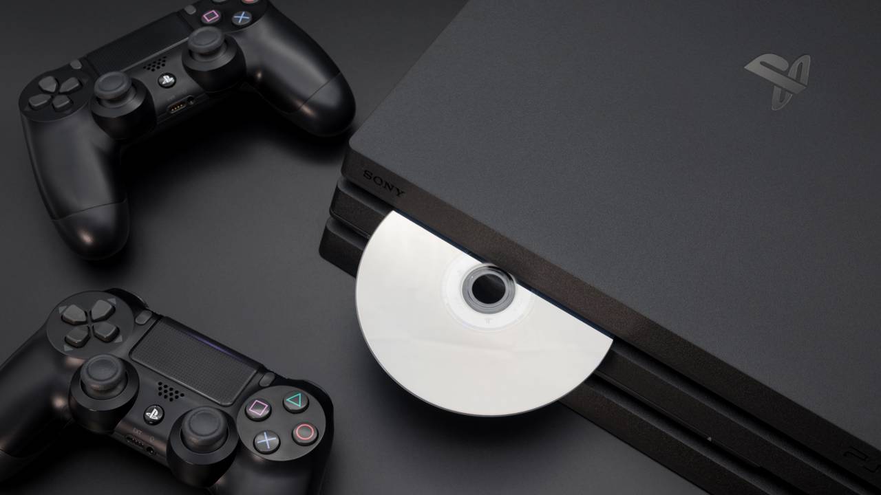 Uma pessoa sortuda comprou um PS4 por 5 euros em um varejista de usados e agora conseguir seu primeiro PlayStation