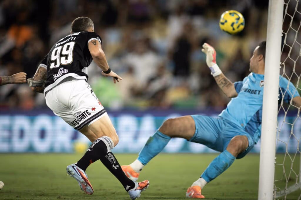 Vasco vira sobre o Fluminense e larga na frente na semifinal da Copa do Brasil