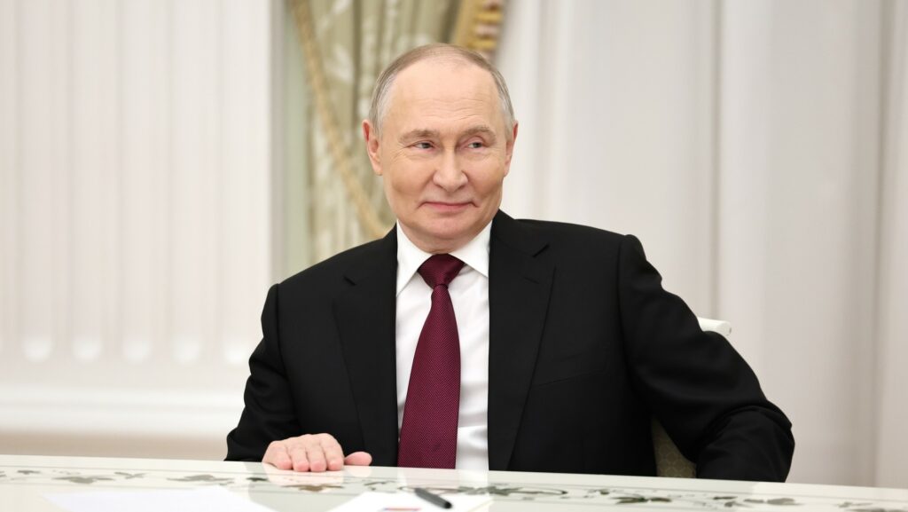 Crusoé: Putin dobra ameaça sobre a Ucrânia de olho em Donbass