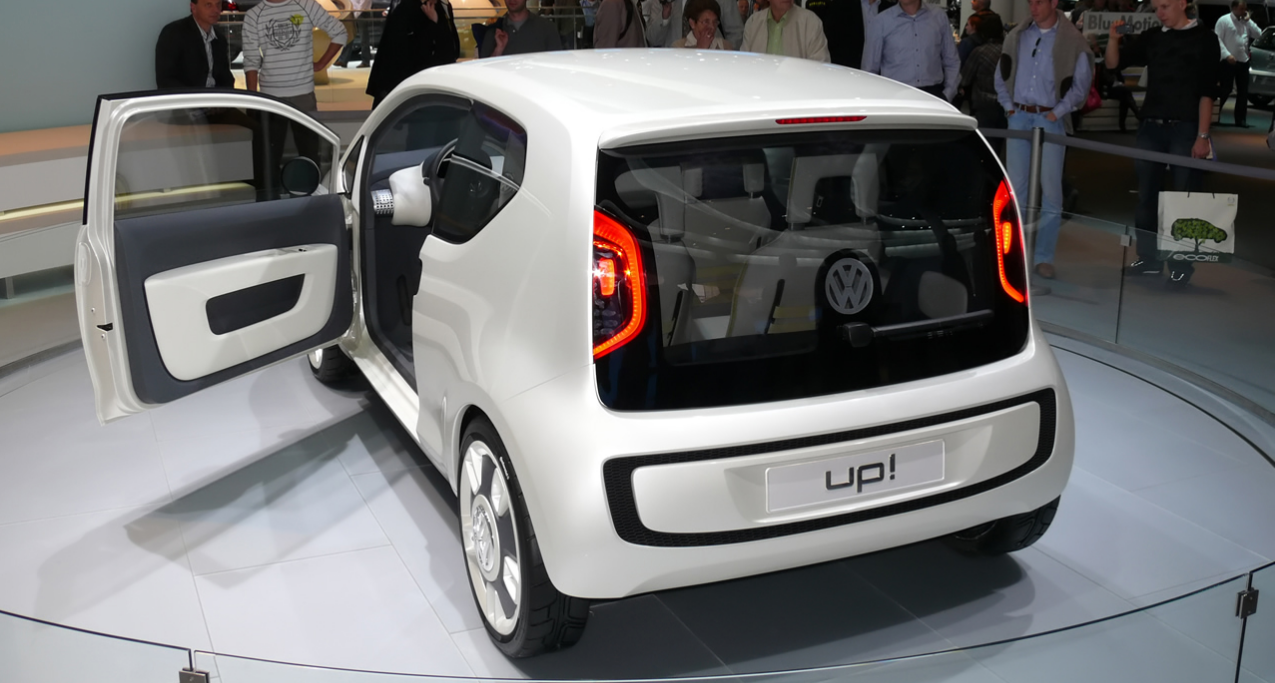 O compacto da Volkswagen que saiu de linha, mas ainda humilha carros maiores