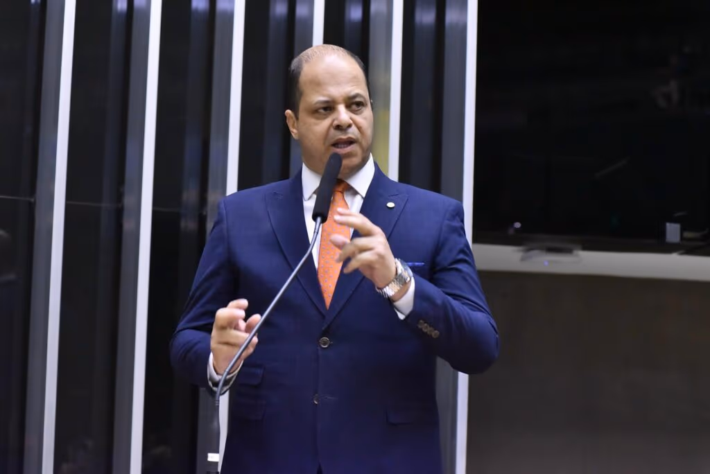 Projeto propõe tornozeleira para agressores denunciados por feminicídio