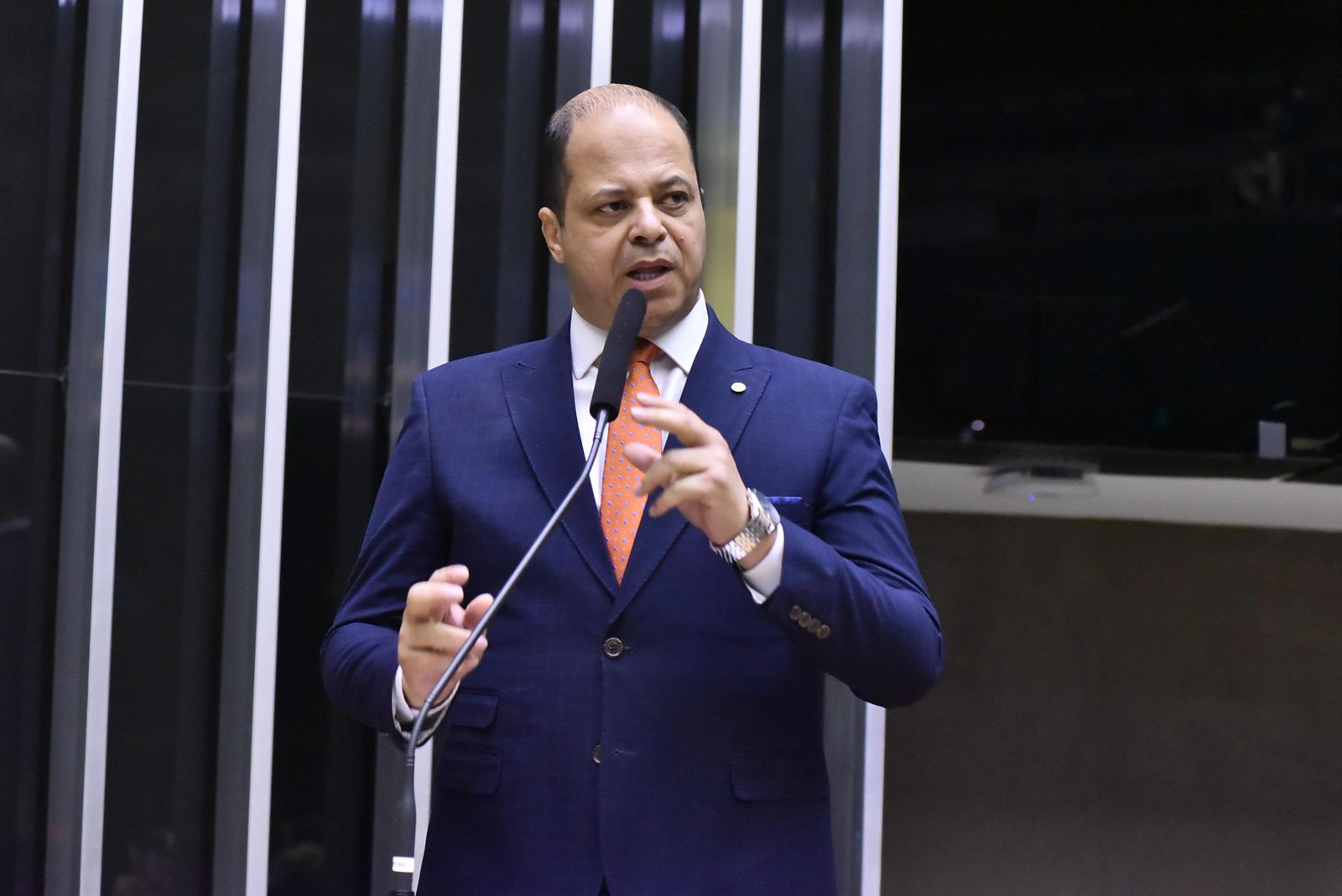 Projeto propõe tornozeleira para agressores denunciados por feminicídio