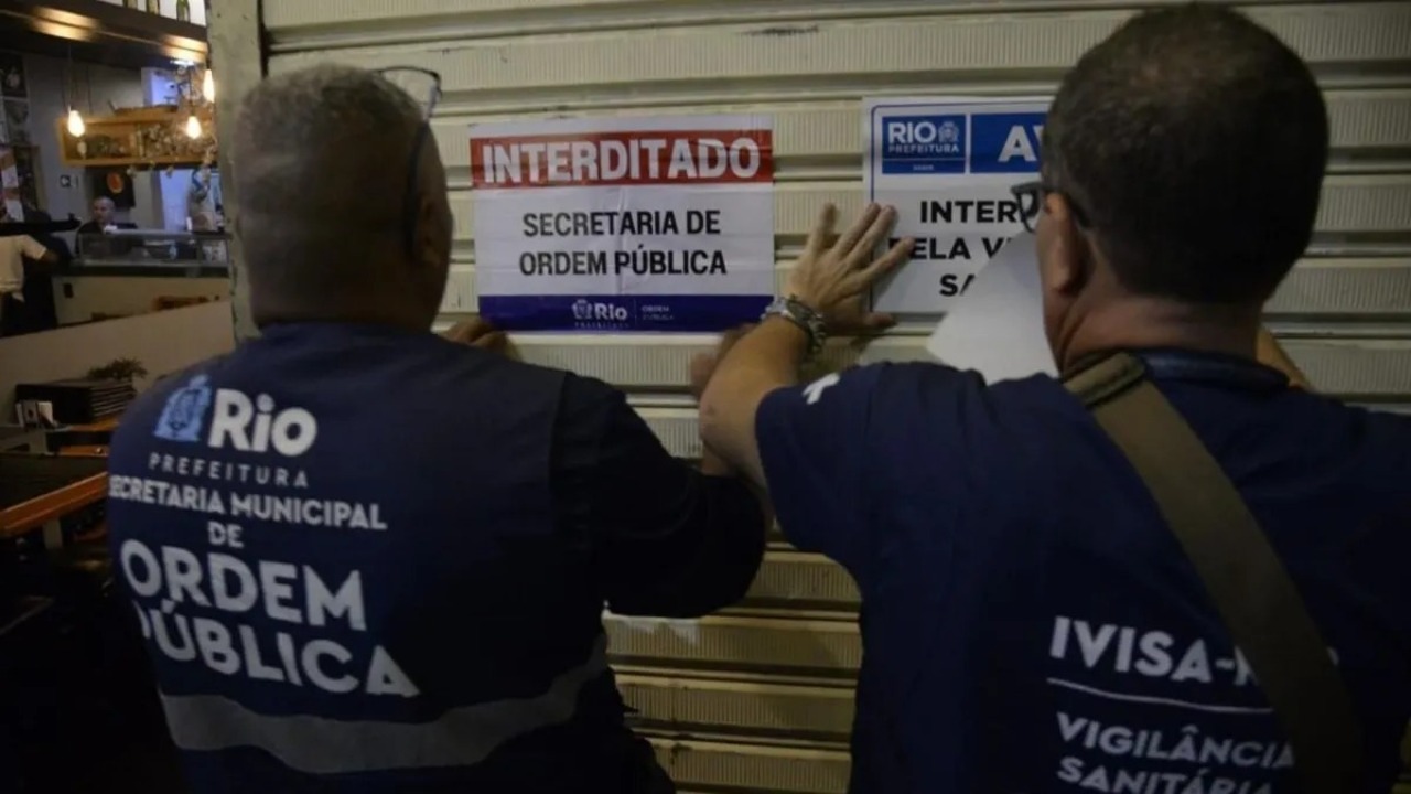 Fiscalização encontra baratas na cozinha e interdita restaurantes no Rio