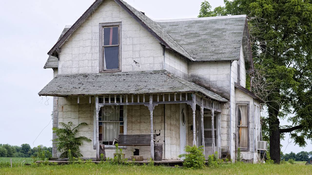 Essa casa ficou 2,5 anos abandonada e úmida e agora ganhou uma nova vida