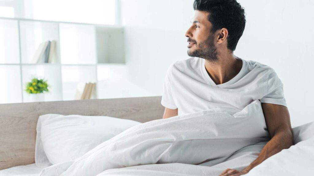 Esse hábito simples ao acordar pode mudar seu humor o dia inteiro