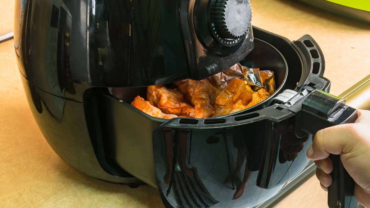 Comer alimentos feitos na Air Fryer deixa tudo mais saudável mesmo?