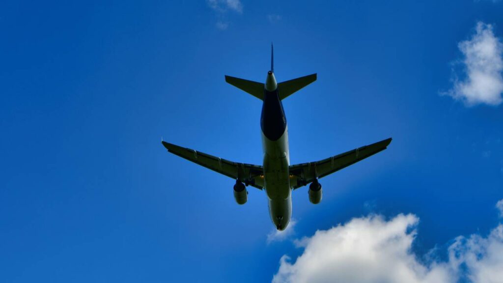 O que realmente acontece quando um motor do avião falha durante o voo