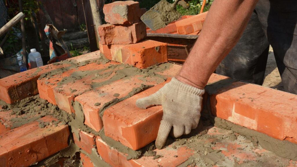 Qual a diferença entre alvenaria estrutural e convencional e o que isso muda