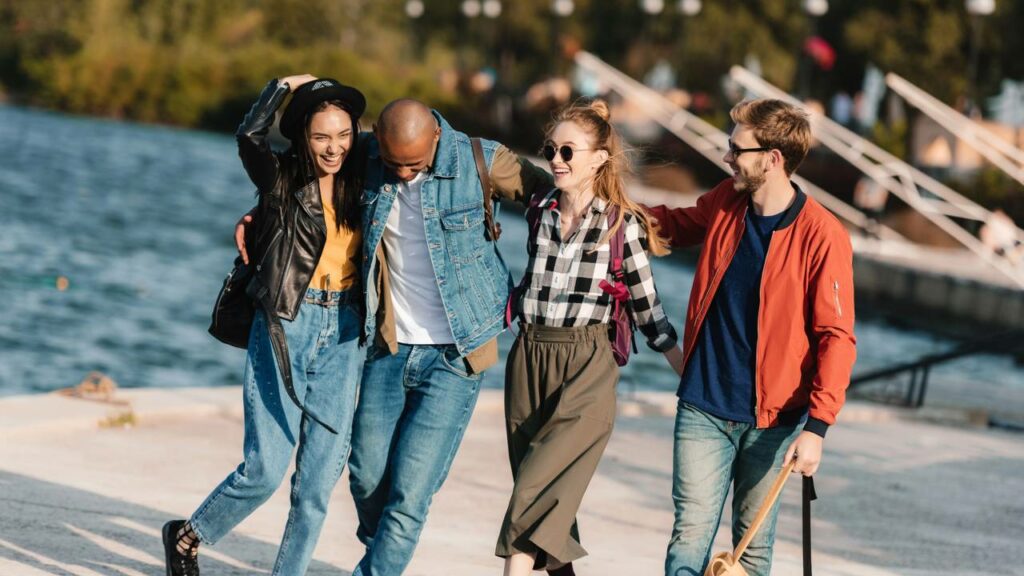 Os 3 tipos de amizade que a ciência diz que definem sua felicidade