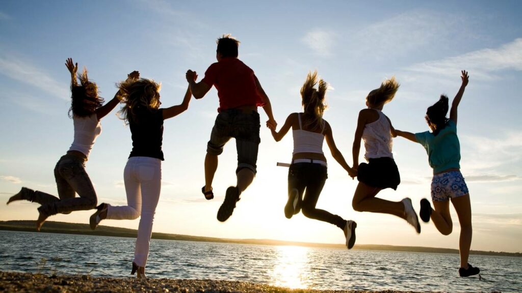 Os 3 tipos de amizade que a ciência diz que definem sua felicidade