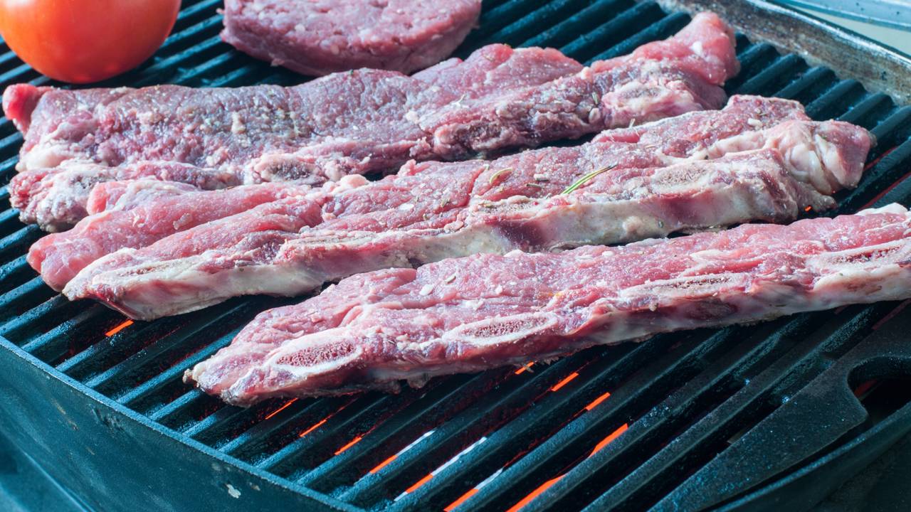 Como fazer um churrasco econômico sem perder sabor e qualidade