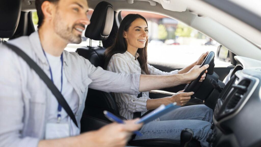 Nova regulamentação exclui a necessidade de 20h mínimas de aula prática, diminuindo a obrigatoriedade para apenas 2h - Créditos: depositphotos.com / Milkos