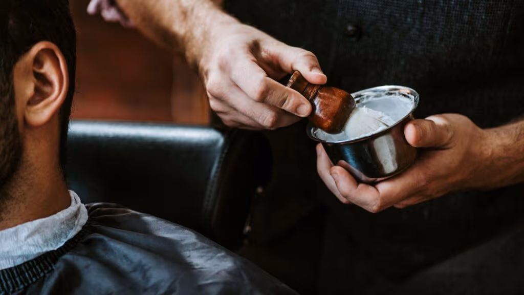 Cliente saca arma por causa de um corte de cabelo