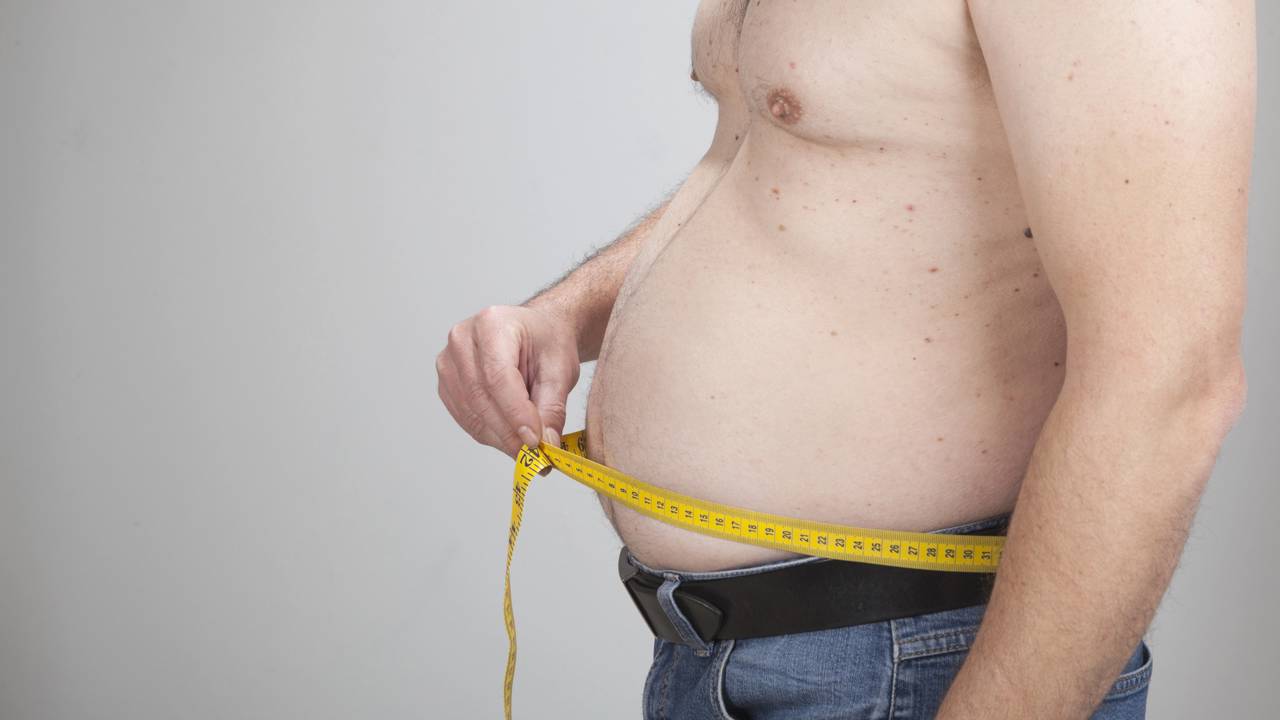 Dormir pouco engorda mesmo? A resposta não é tão simples