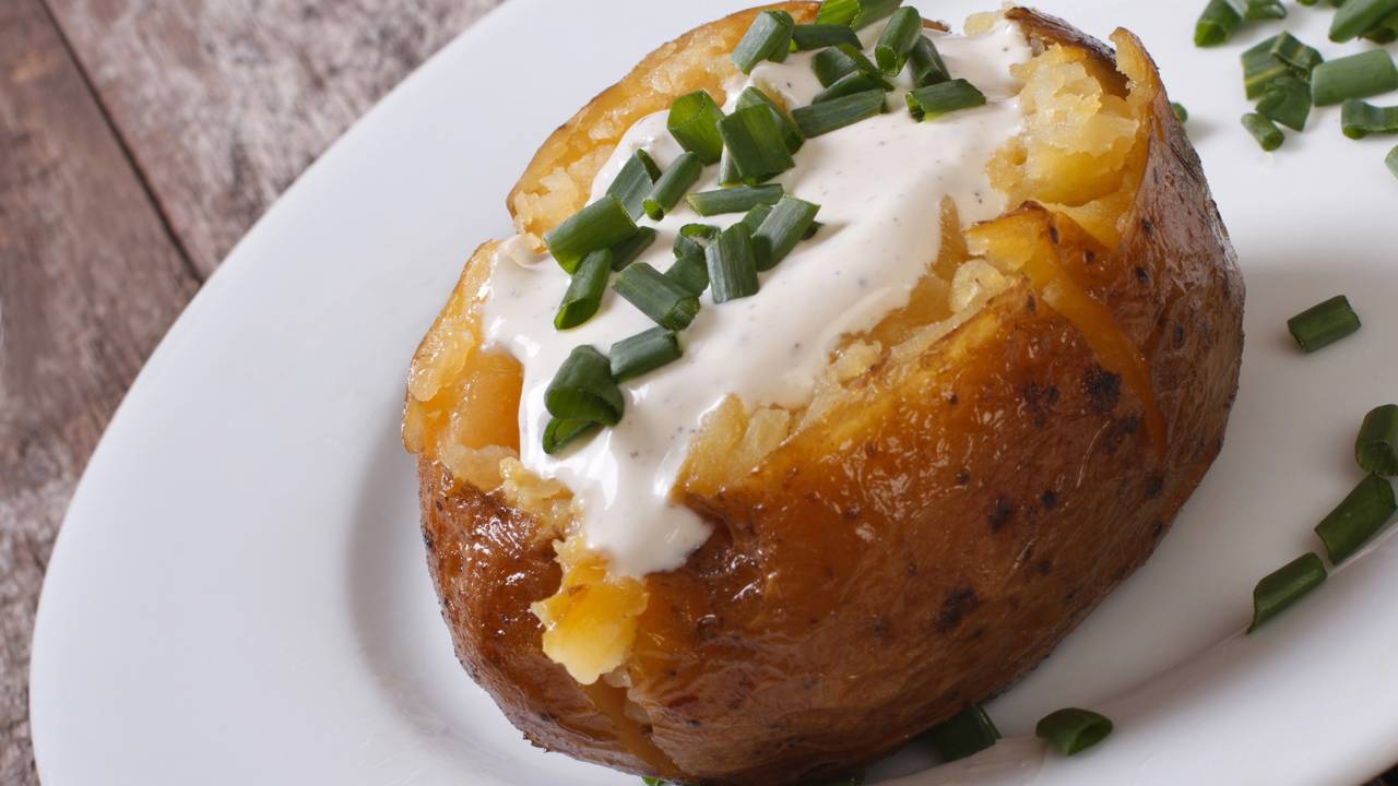 Batata recheada virou dinheiro rápido e você nem imagina como