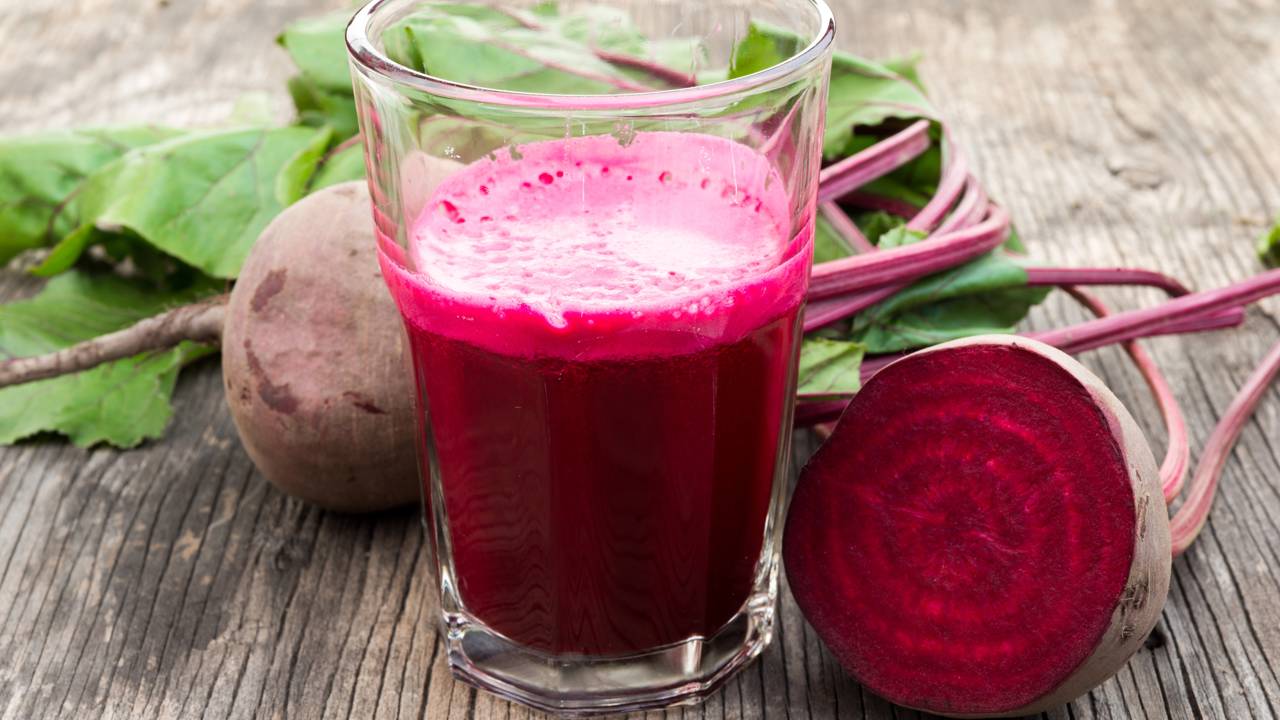 O suco que melhora a circulação, ajuda na energia e ainda é fácil de incluir sem enjoar do gosto