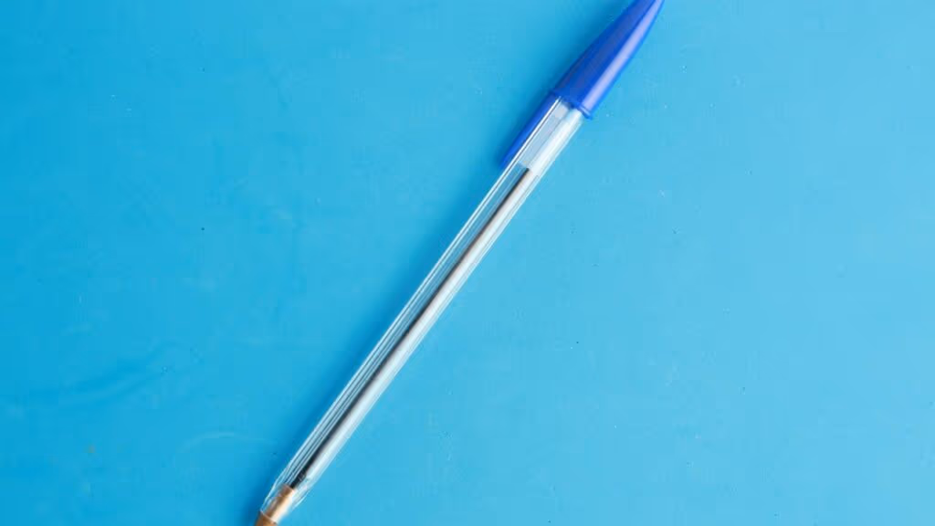 Para que serve o furinho no corpo da caneta BIC