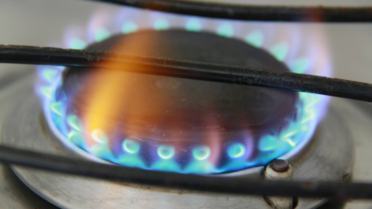 Calendário do Gás do Povo explica quem recebe até janeiro e quem espera até março