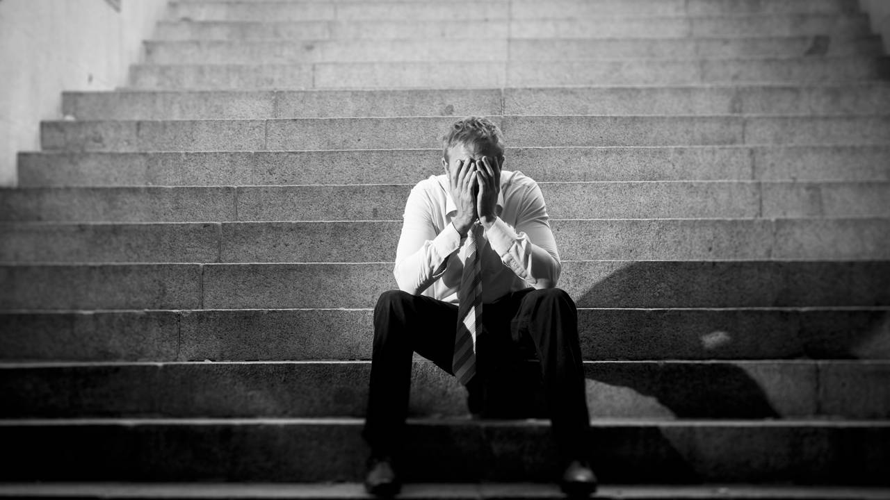 O erro fatal que faz pessoas inteligentes perderem tudo por nada