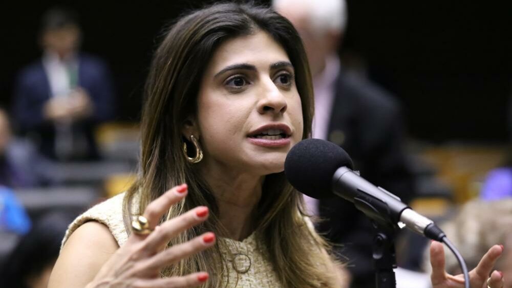 Novo aciona Conselho de Ética contra deputada petista por agressão