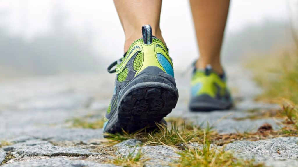 Como caminhar melhor para melhorar a saúde sem rotinas longas ou metas rígidas