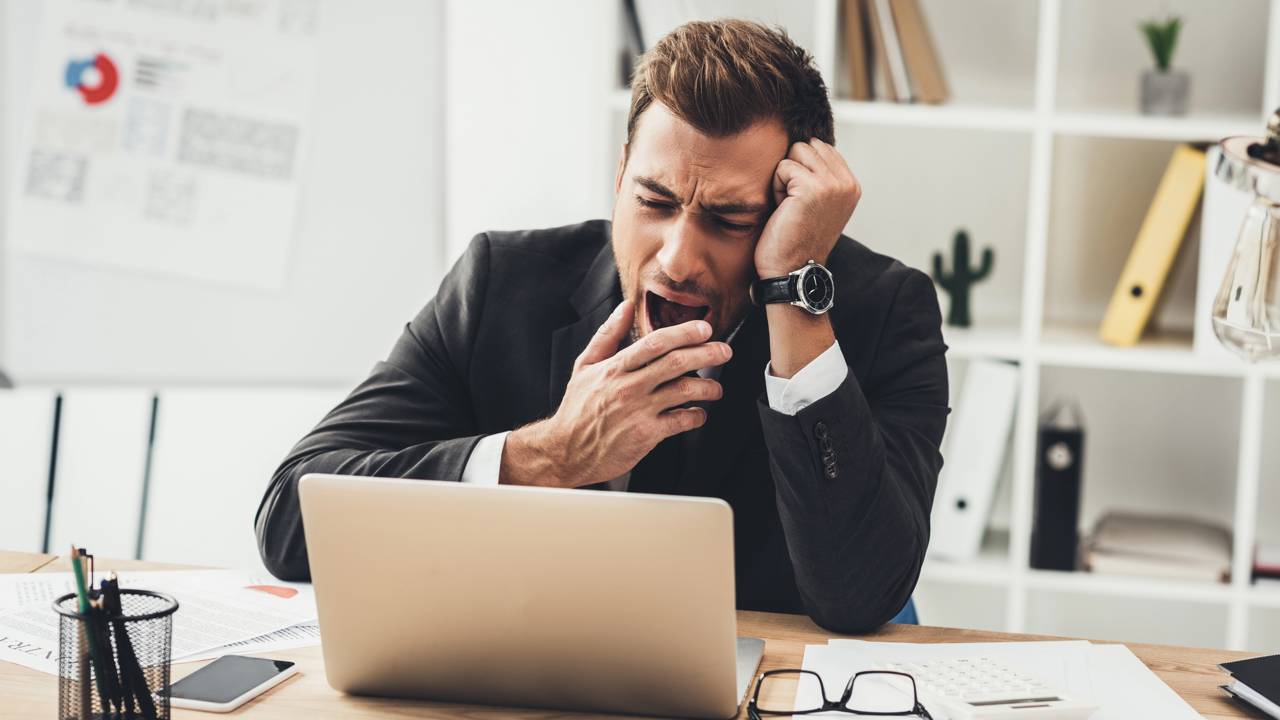 Por que você acorda cansado mesmo dormindo bem