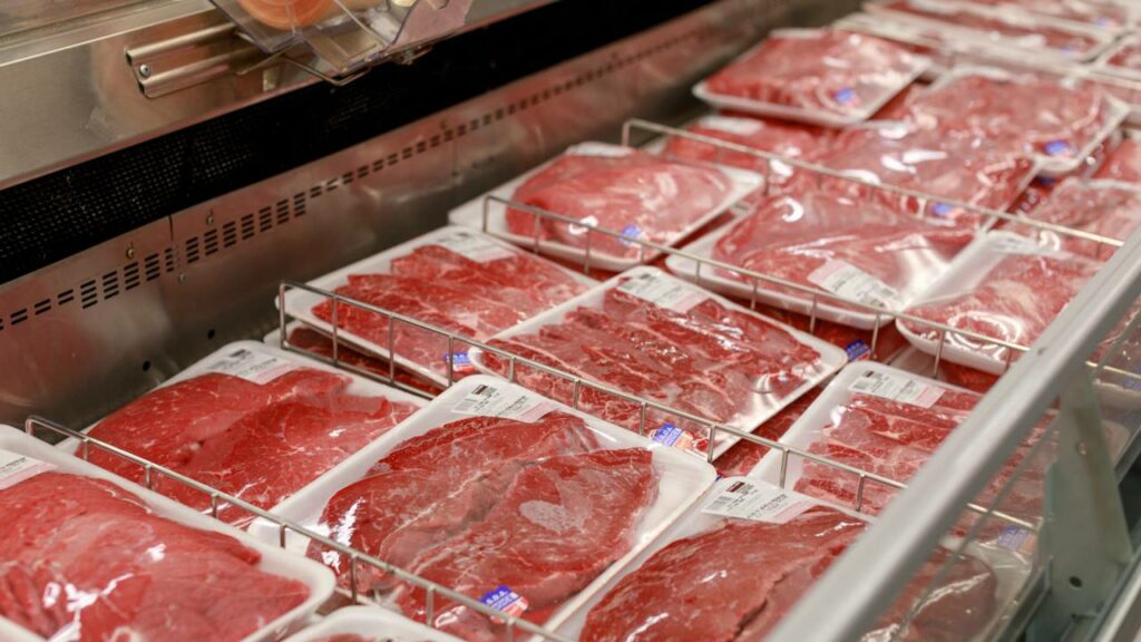 Você chega no mercado e acha que precisa levar a geladeira de carnes inteira - Créditos: depositphotos.com / artyooran.gmail.com