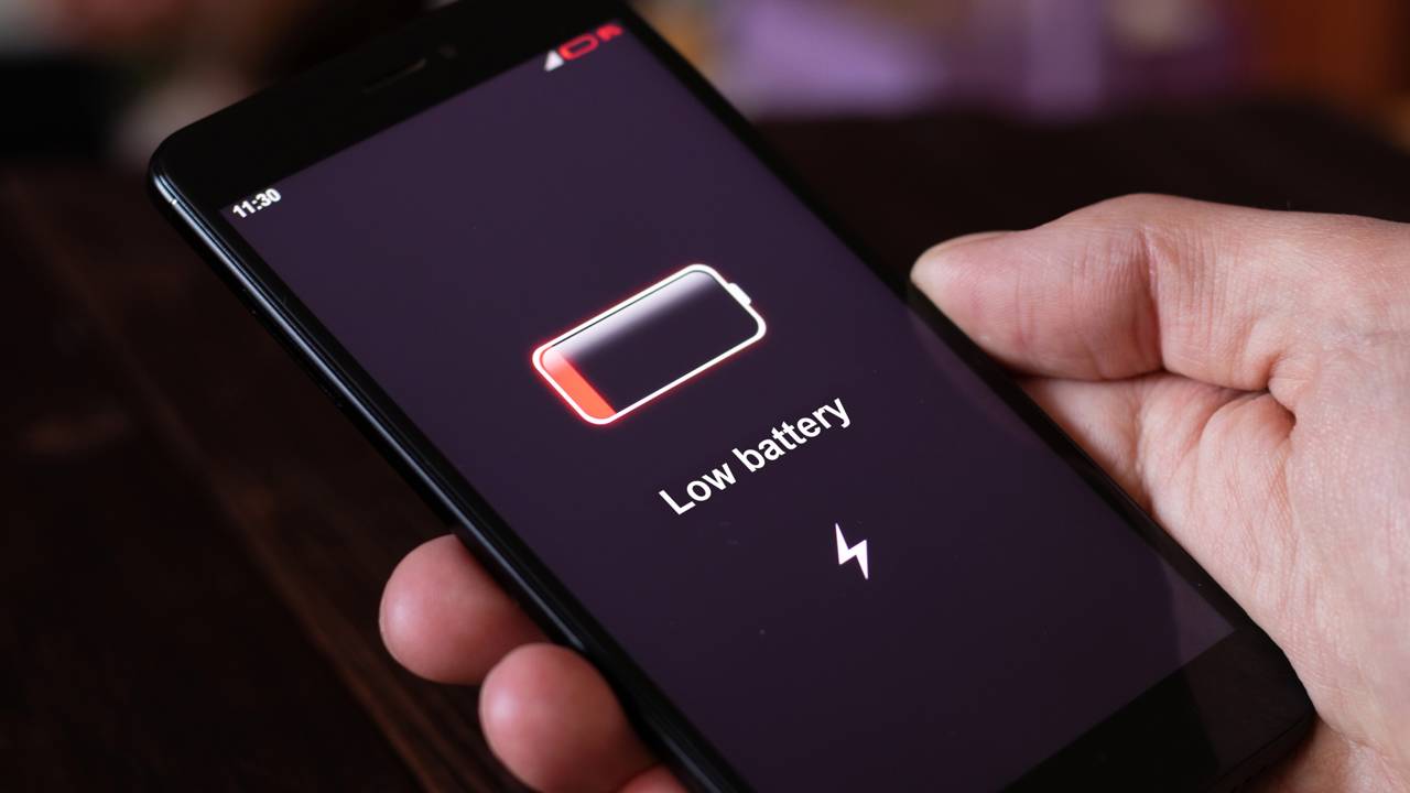Por que a bateria do celular parece durar cada vez menos