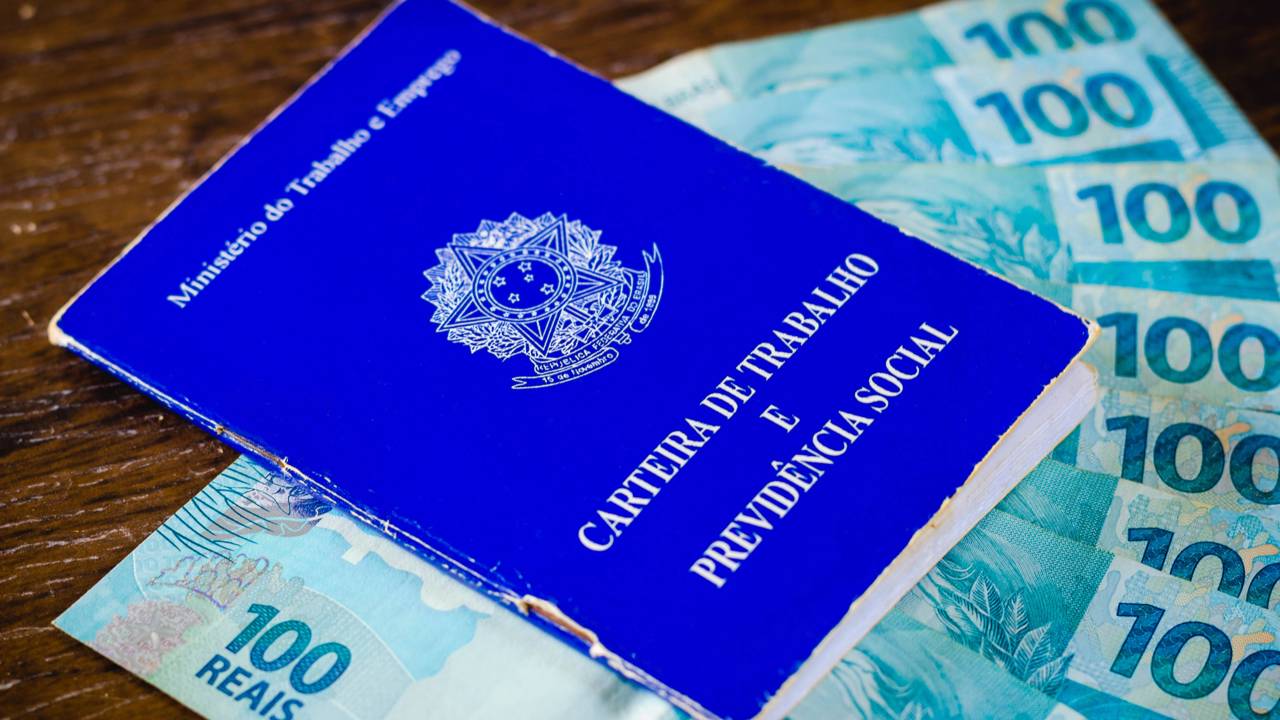 Novo salário mínimo em 2026 é confirmado em R$ 1.621 e muda o bolso de milhões