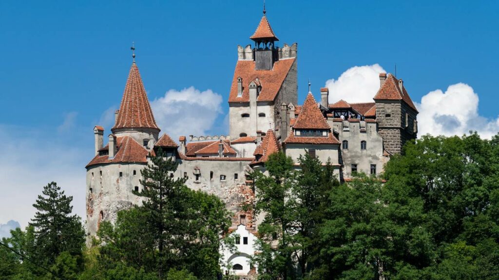 Jovem desaparece no caminho ao castelo do Conde Drácula, na Transilvânia