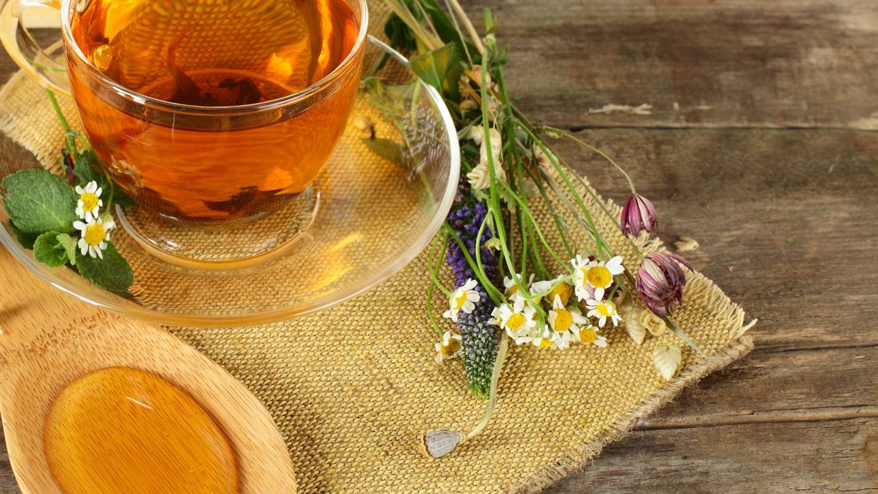 Esse chá simples pode ajudar seu corpo a relaxar antes de dormir